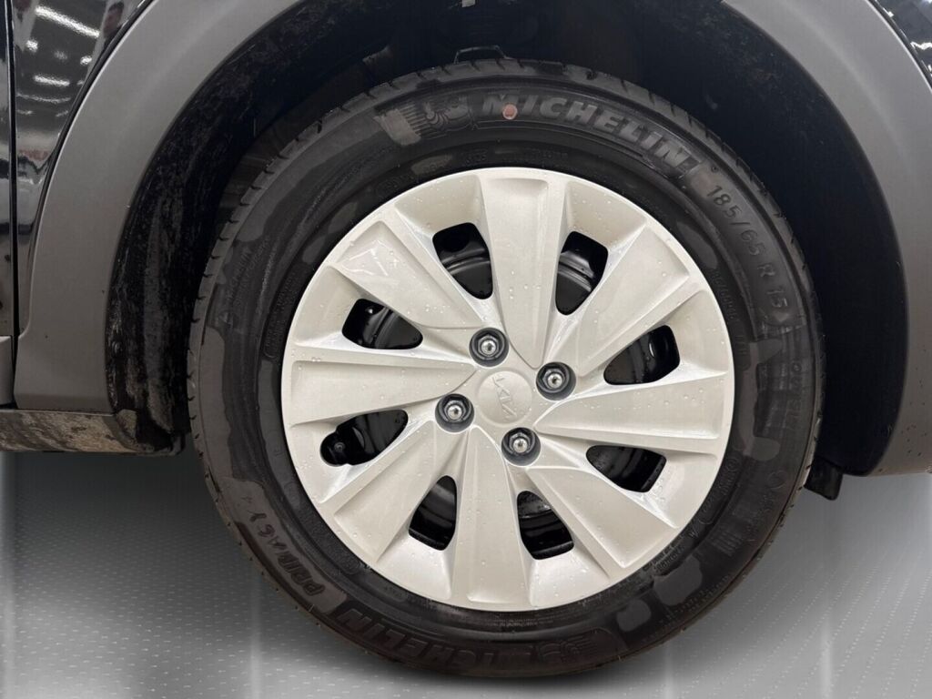 Kia Stonic 2026 Musta