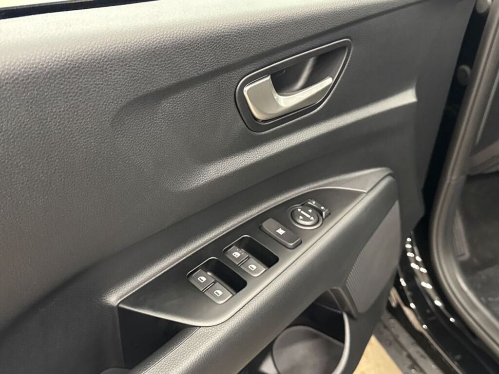 Kia Stonic 2026 Musta