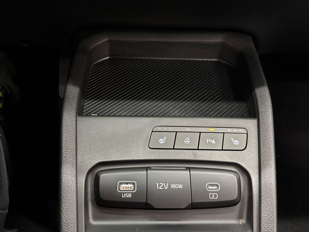 Kia Stonic 2026 Musta