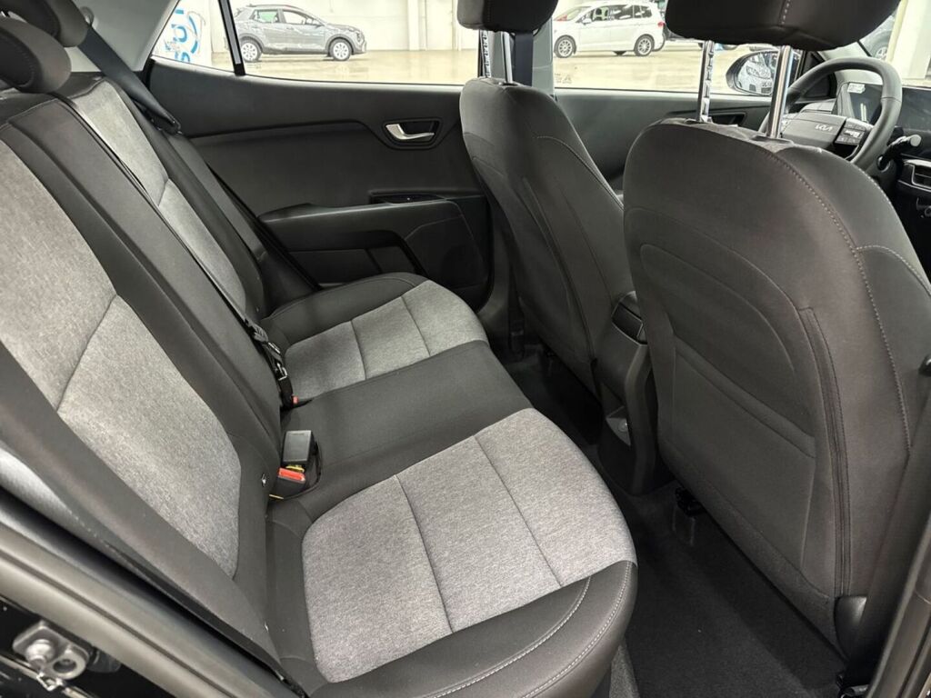 Kia Stonic 2026 Musta