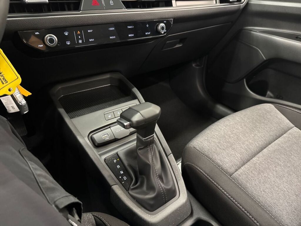 Kia Stonic 2026 Musta