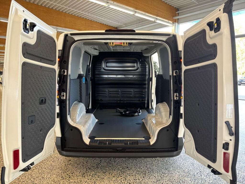 Kia PV5 Cargo 2026 Valkoinen