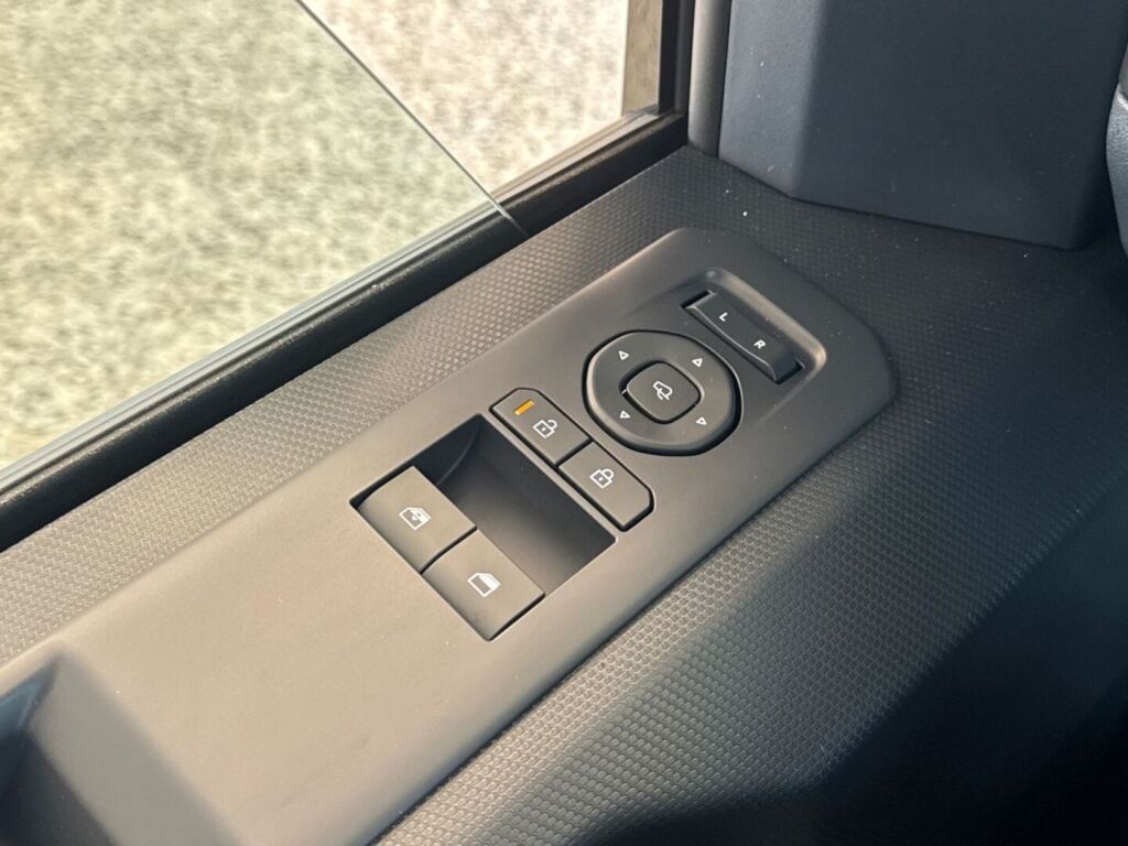 Kia PV5 Cargo 2026 Valkoinen