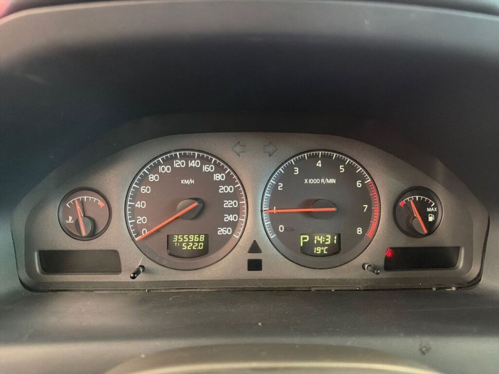 Volvo V70 2002 Harmaa