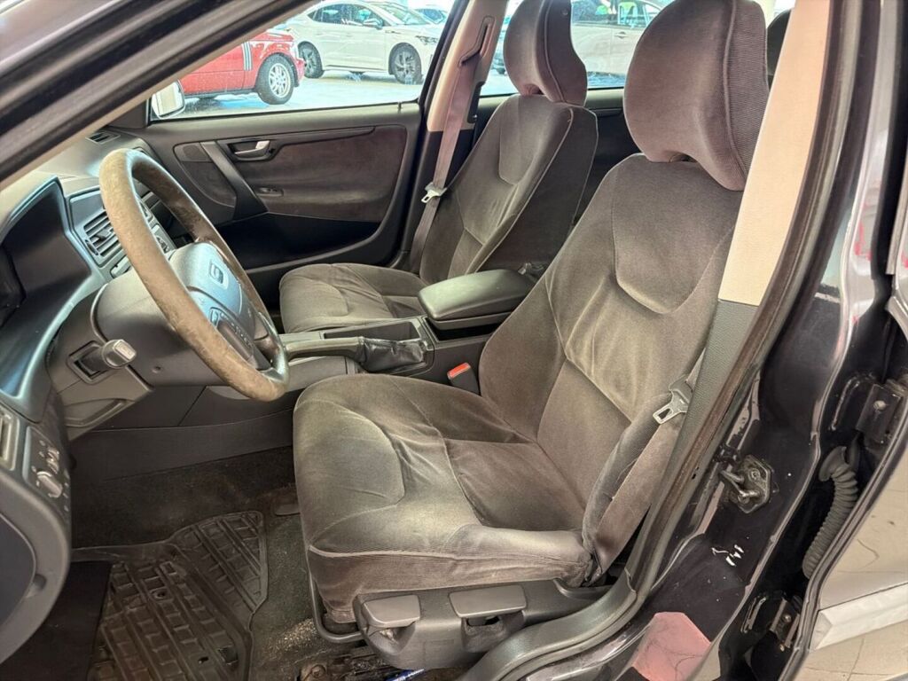 Volvo V70 2002 Harmaa