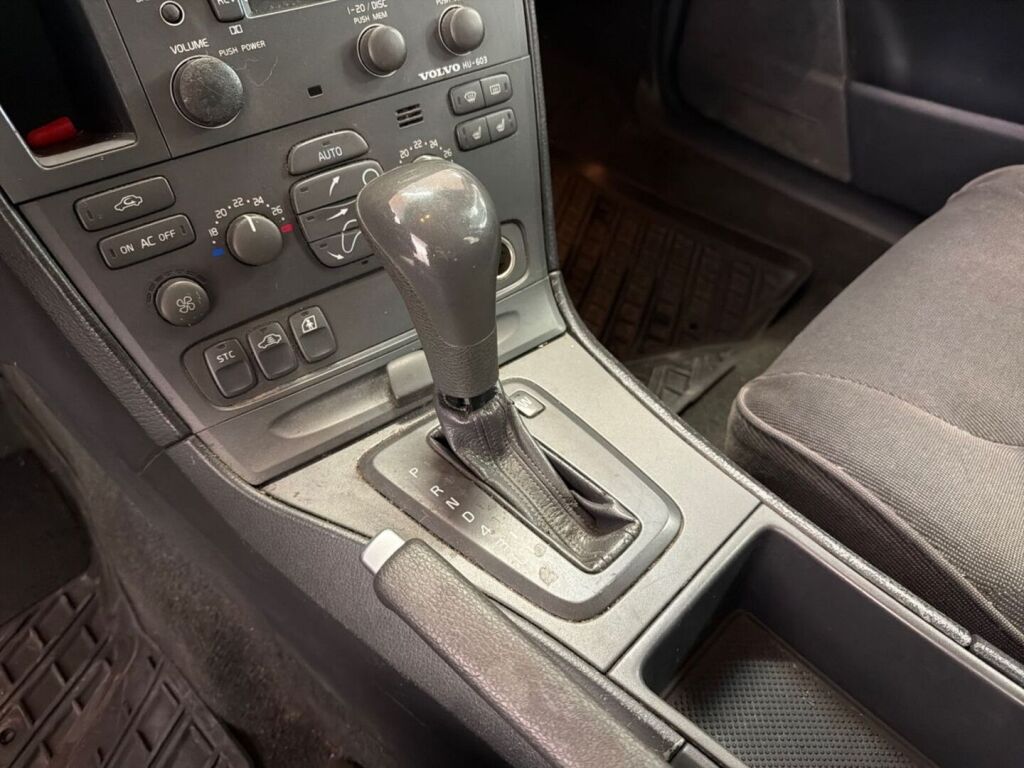 Volvo V70 2002 Harmaa