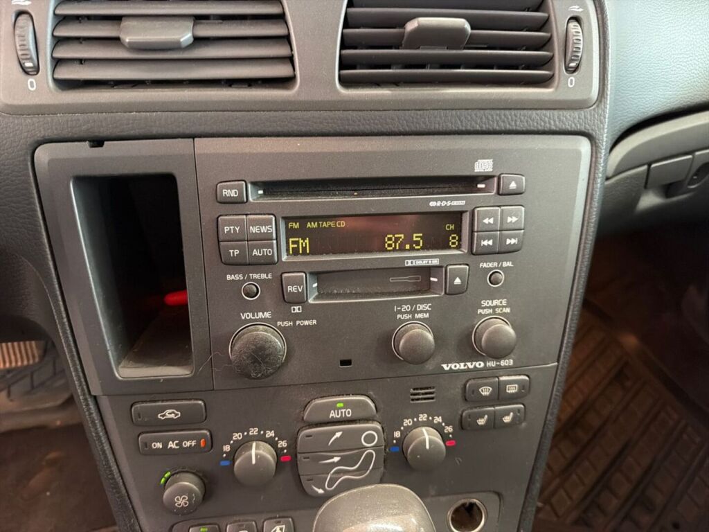 Volvo V70 2002 Harmaa