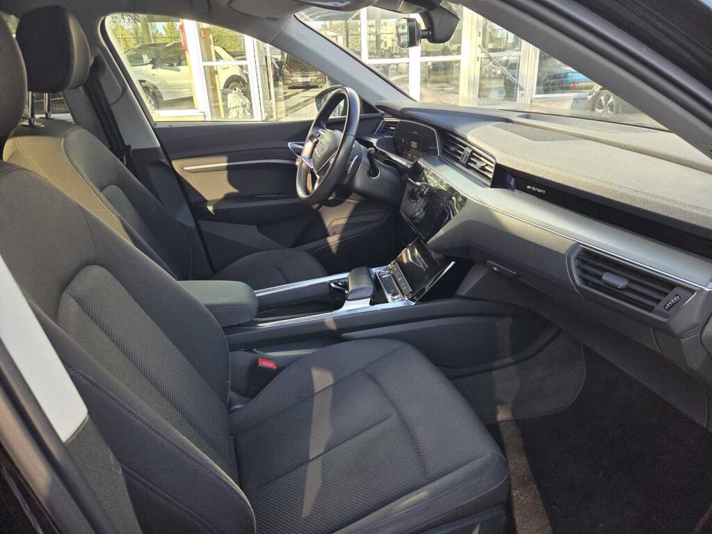 Audi e-tron 2020 Musta
