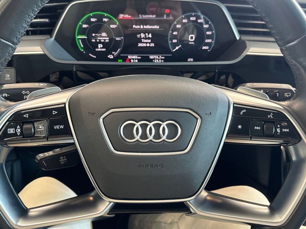 Audi e-tron 2020 Musta
