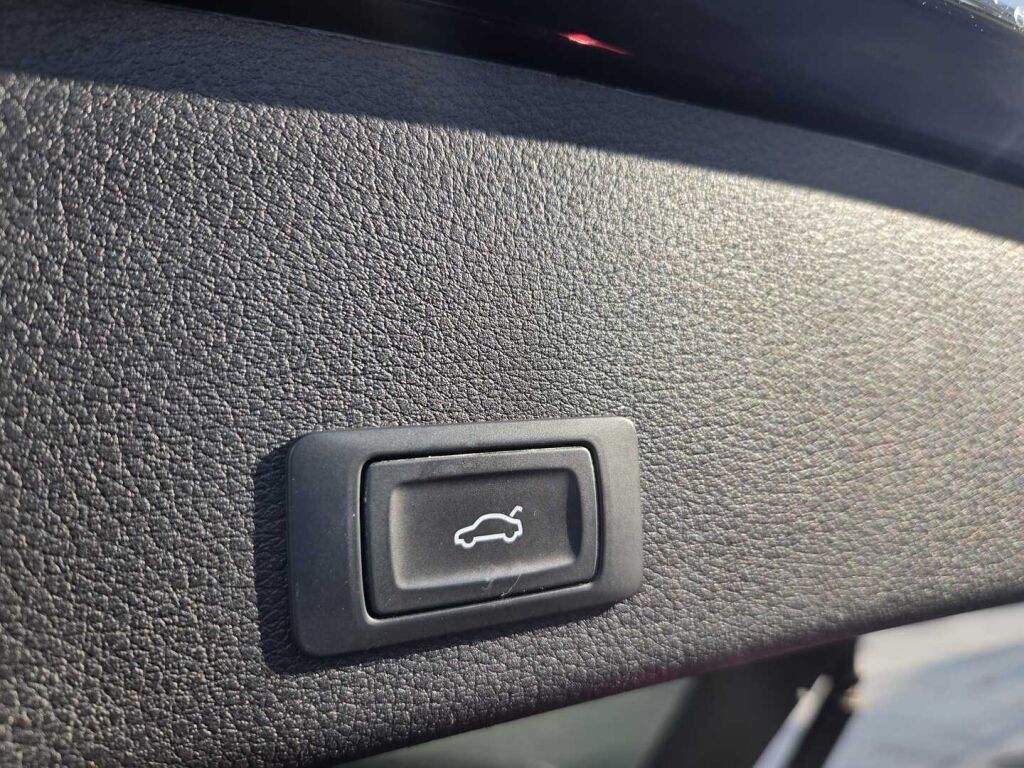 Audi e-tron 2020 Musta