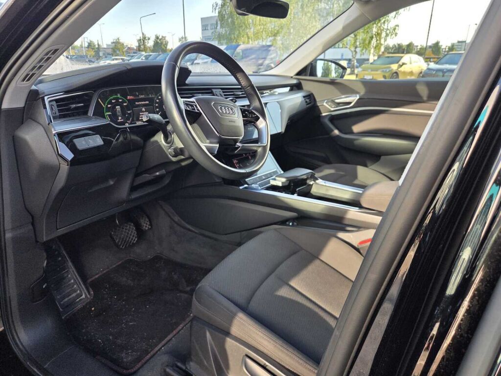 Audi e-tron 2020 Musta