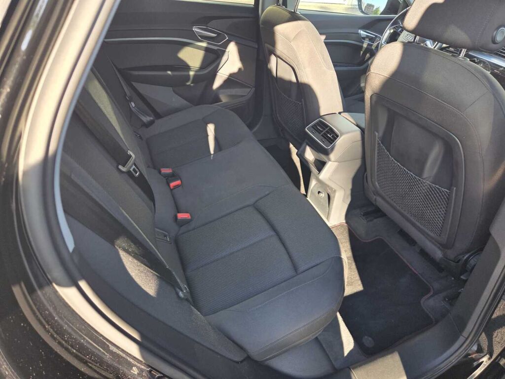 Audi e-tron 2020 Musta