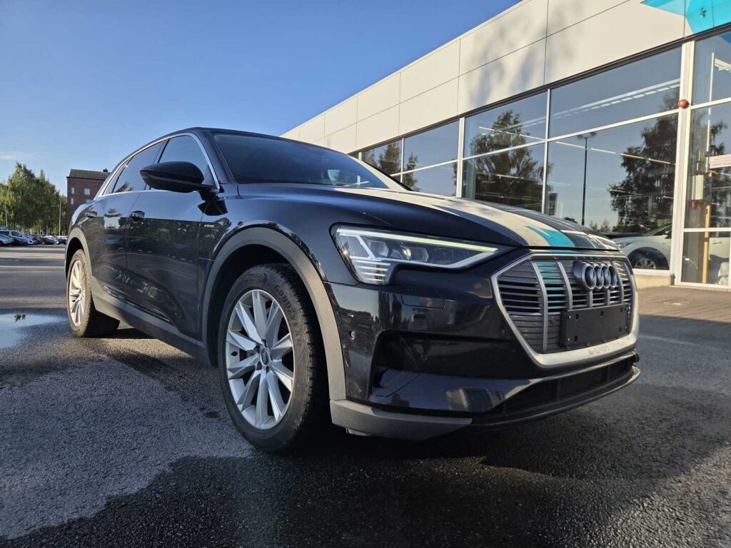 Audi e-tron 2020 Musta