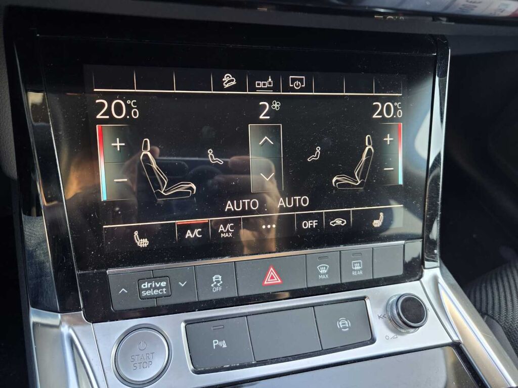 Audi e-tron 2020 Musta