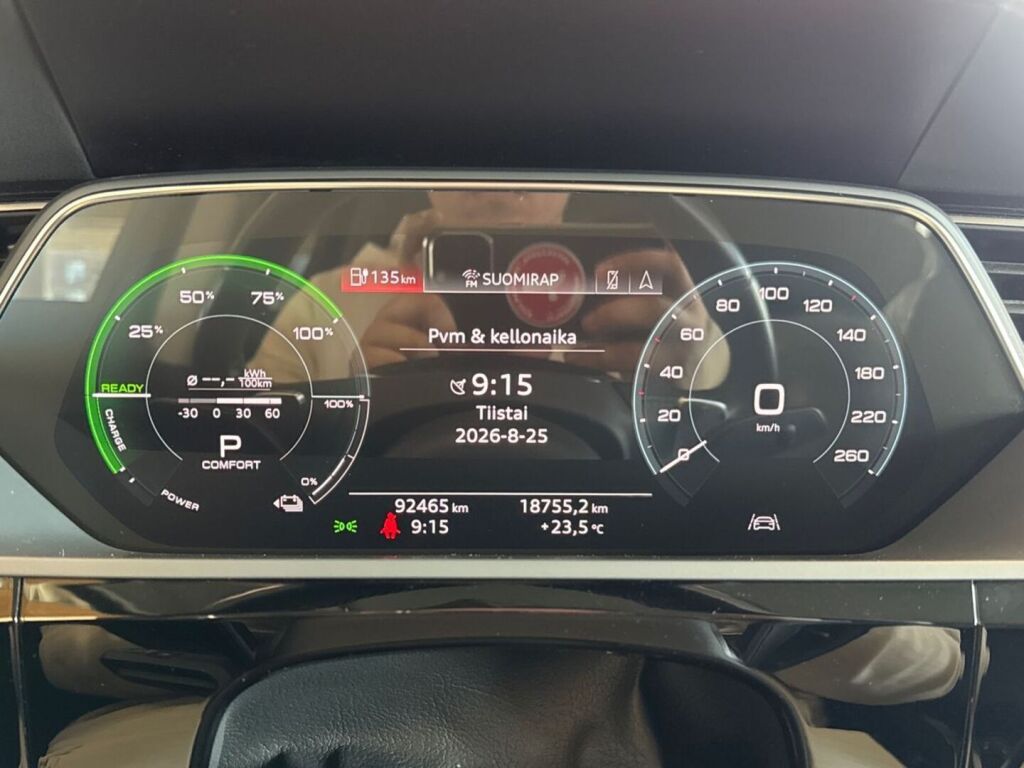 Audi e-tron 2020 Musta