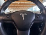Tesla Model 3 2019 Punainen