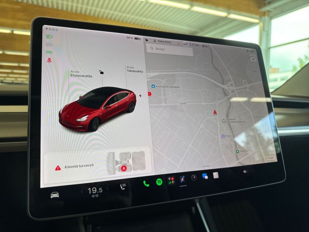 Tesla Model 3 2019 Punainen