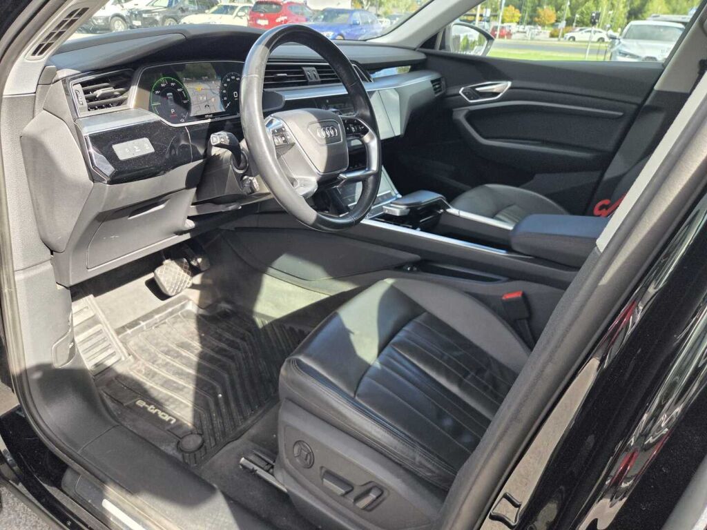 Audi e-tron 2022 Musta