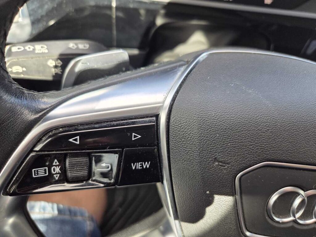 Audi e-tron 2022 Musta