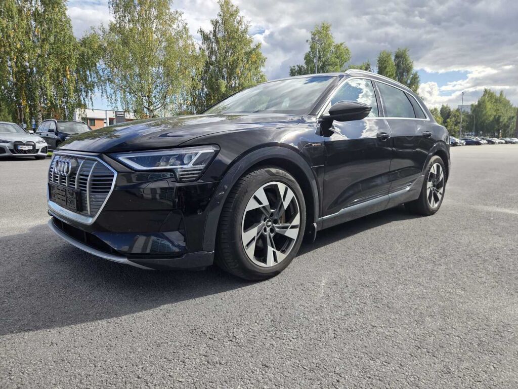 Audi e-tron 2022 Musta