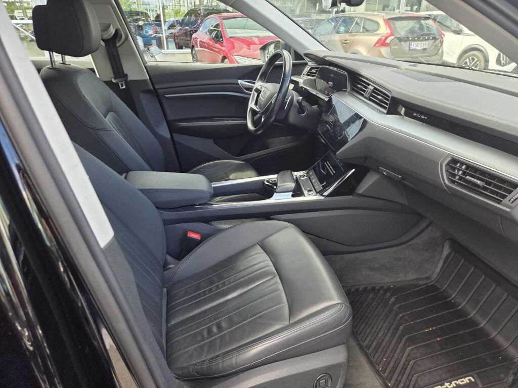 Audi e-tron 2022 Musta