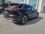 Audi e-tron 2022 Musta