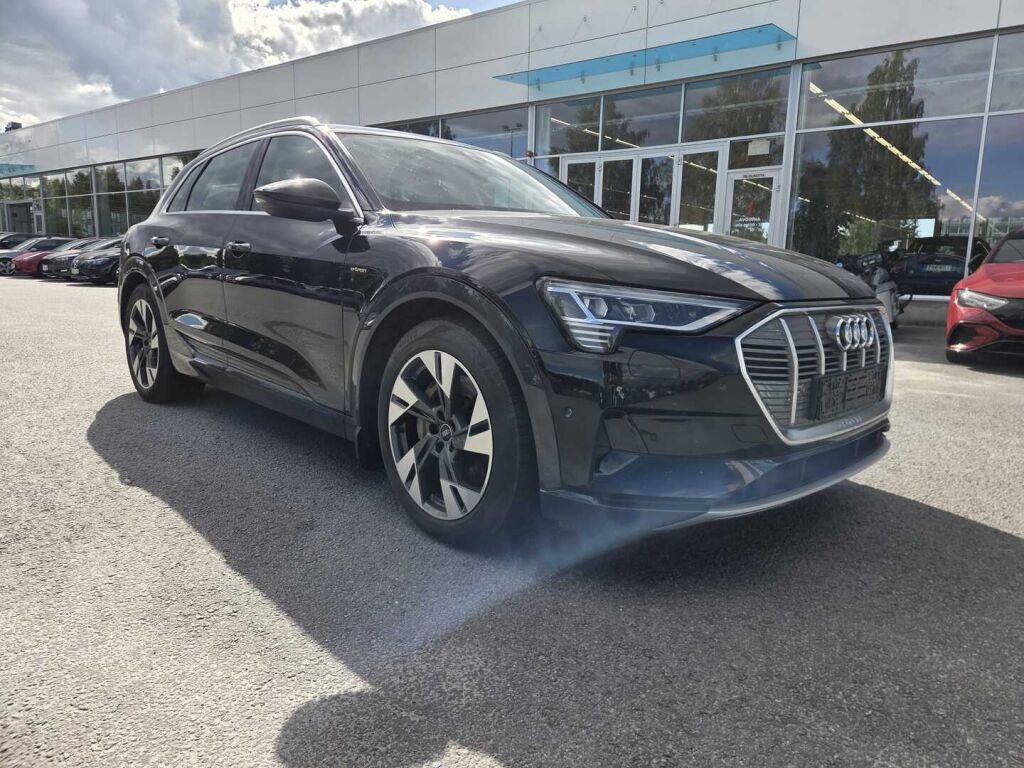 Audi e-tron 2022 Musta