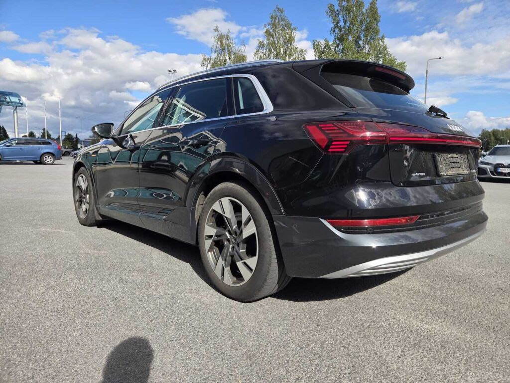 Audi e-tron 2022 Musta