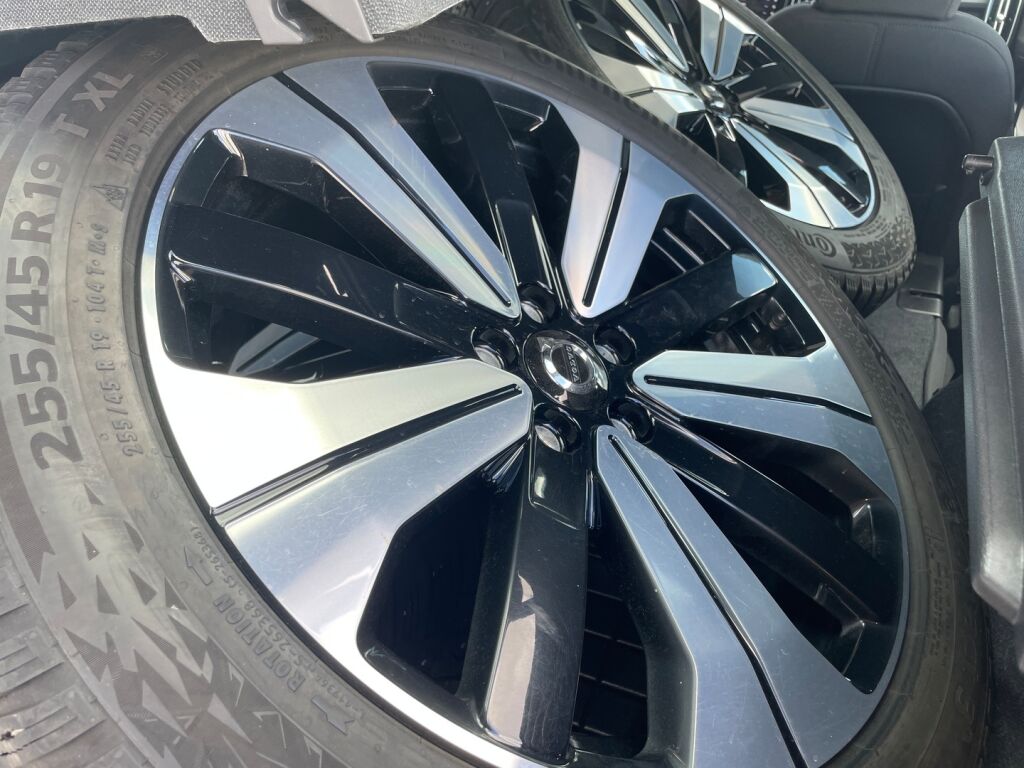 Volvo C40 2023 