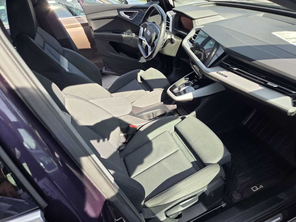 Audi Q4 e-tron 2023 Violetti (Aurora Violet Metallic)