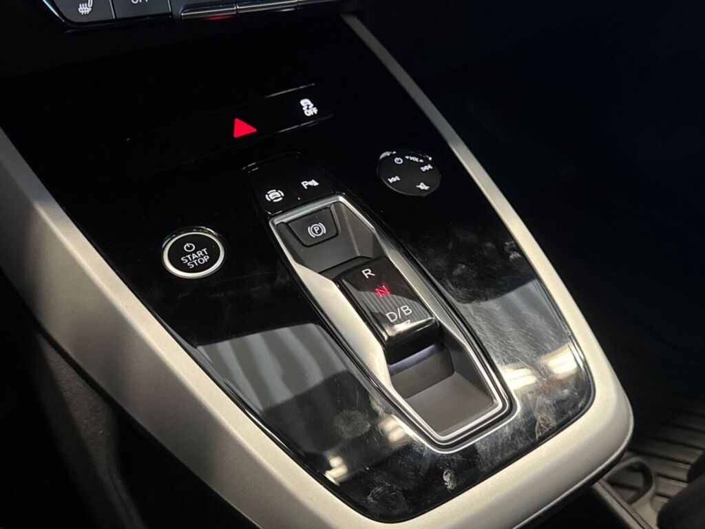 Audi Q4 e-tron 2023 Violetti (Aurora Violet Metallic)