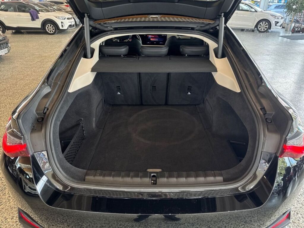BMW i4 2024 Musta