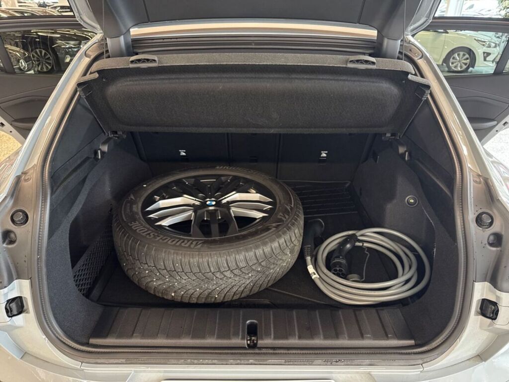 BMW iX2 2024 Harmaa (Brooklyn Grey)