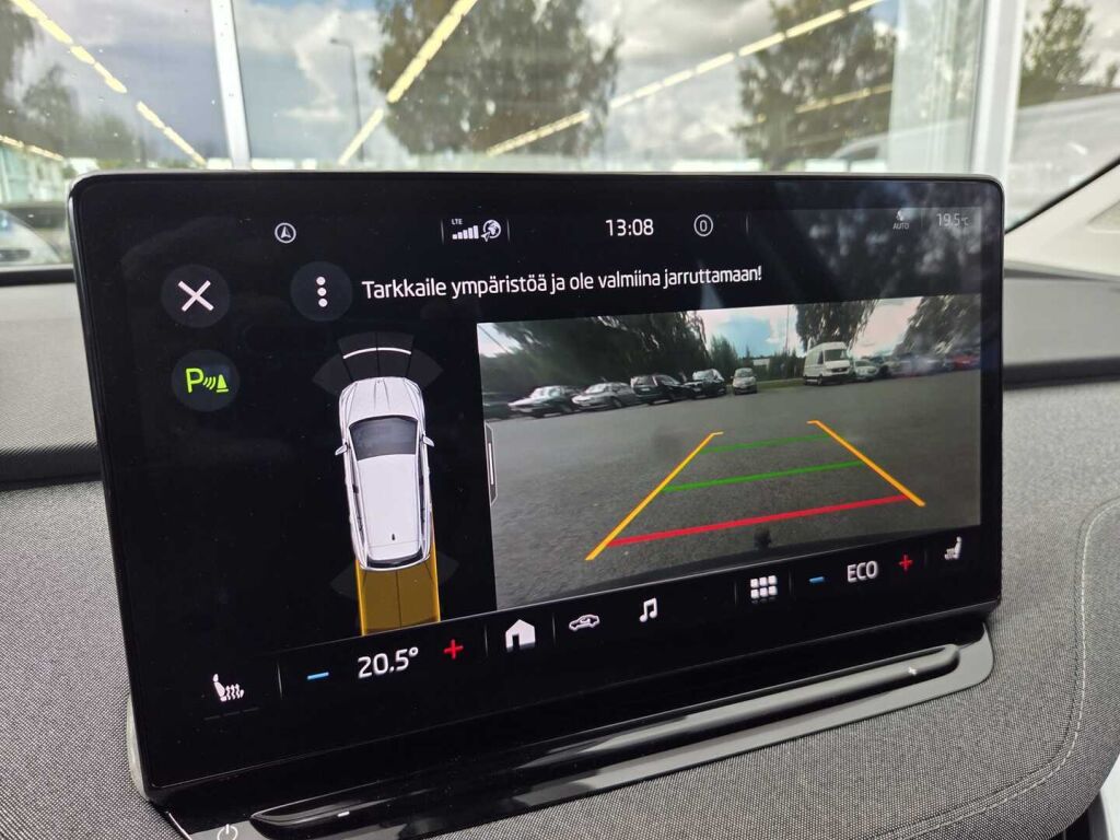 Skoda Enyaq 2023 Musta (Black Magic Pearl Effect)