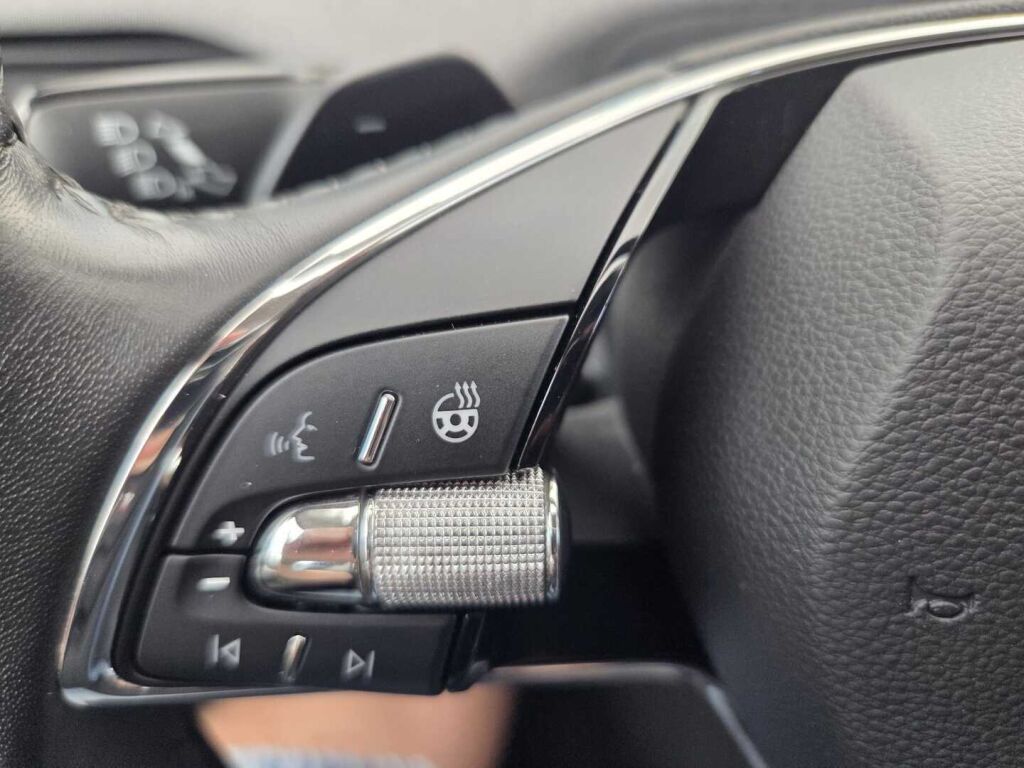 Skoda Enyaq 2023 Musta (Black Magic Pearl Effect)