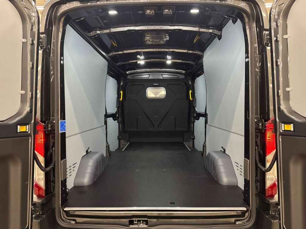Ford Transit 2026 Harmaa