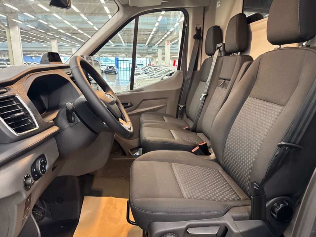 Ford Transit 2026 Harmaa