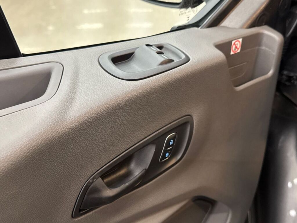 Ford Transit 2026 Harmaa