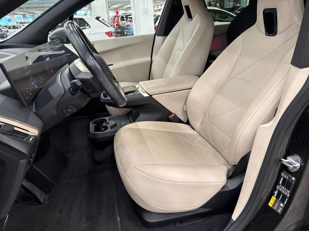 BMW iX 2023 Harmaa (Oxide Grey II Metallic)