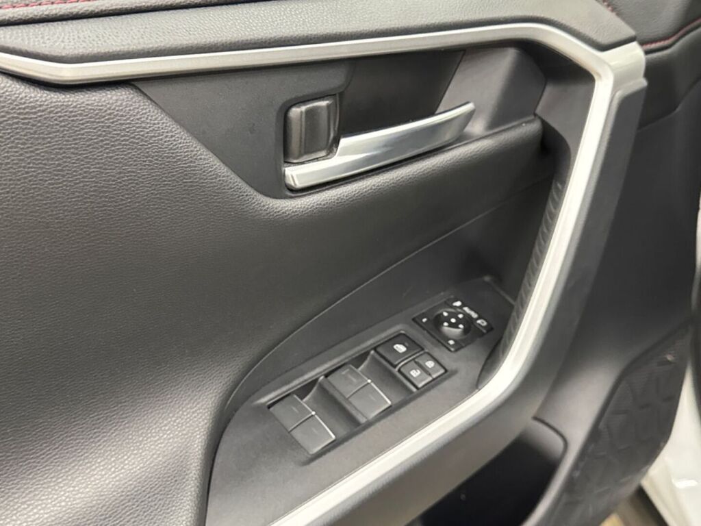 Toyota RAV4 Plug-in 2024 met.valkoinen