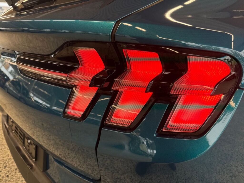 Ford Mustang Mach-E 2026 Adriatic Blue-Green