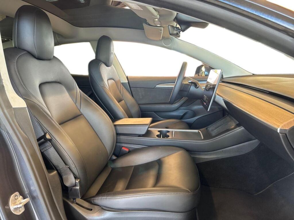 Tesla Model 3 2023 Harmaa