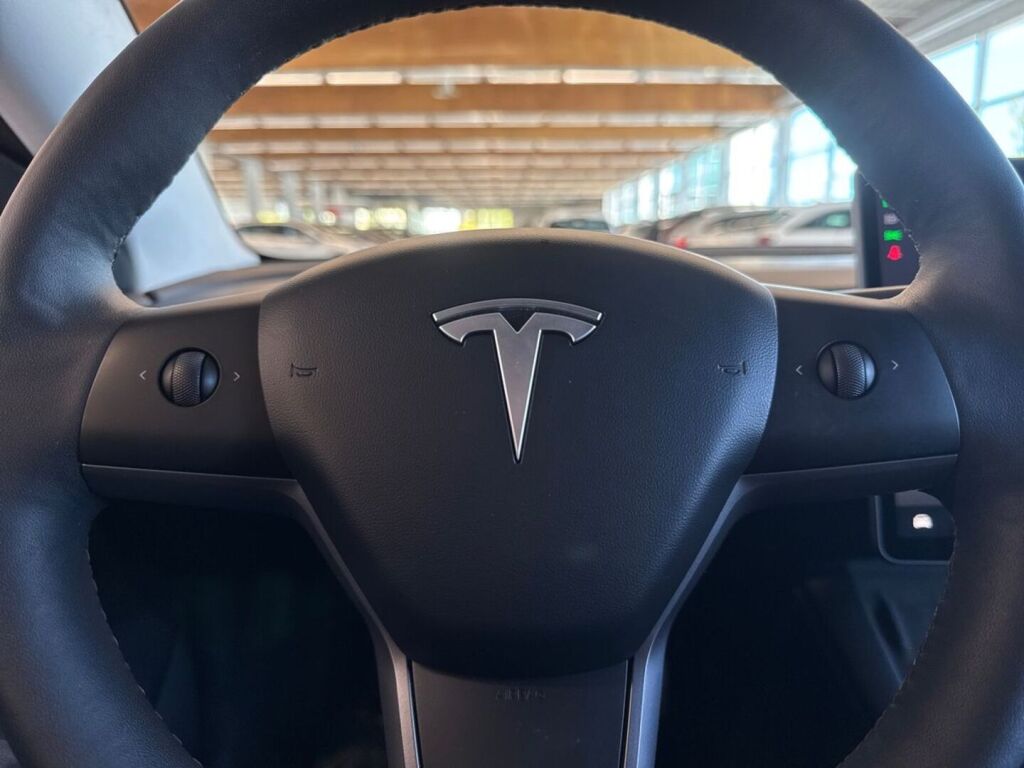 Tesla Model 3 2023 Harmaa