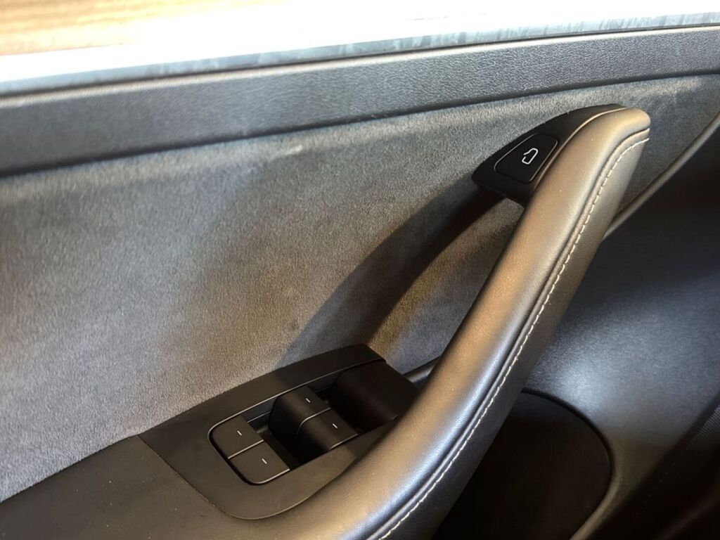 Tesla Model 3 2023 Harmaa