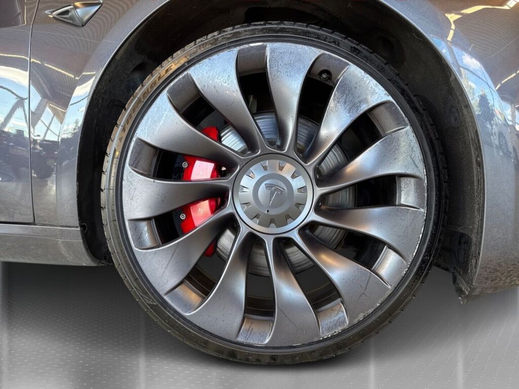 Tesla Model 3 2023 Harmaa