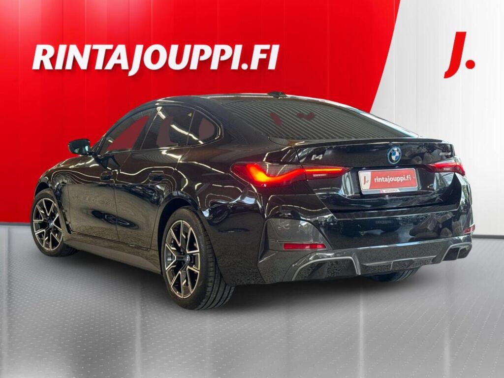 BMW i4 2024 Musta (Black Sapphire Metallic)