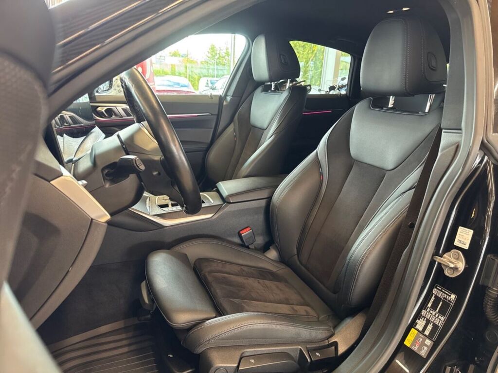 BMW i4 2024 Musta (Black Sapphire Metallic)