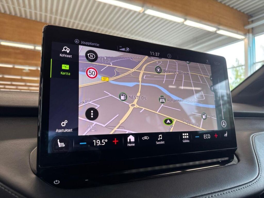 Skoda Enyaq 2023 Musta (Black Magic Pearl Effect)