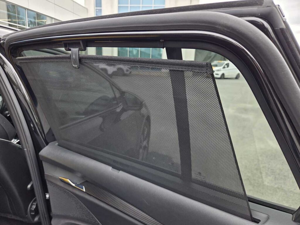 Skoda Enyaq 2023 Musta (Black Magic Pearl Effect)