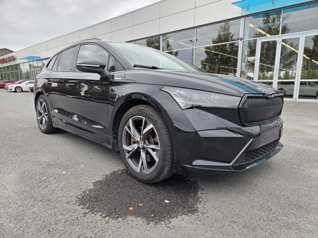 Skoda Enyaq 2023 Musta (Black Magic Pearl Effect)